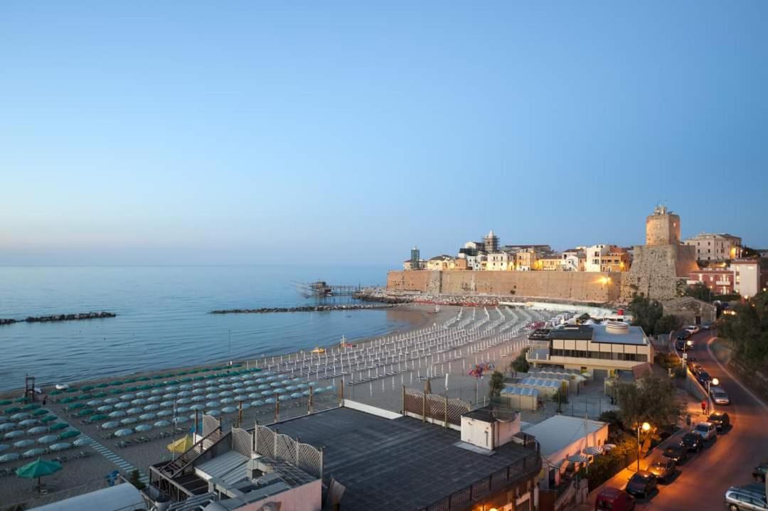تيرمولي La Finestra Sul Castello B&B المظهر الخارجي الصورة